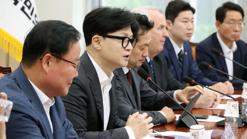 국민의힘 한동훈 대표가 26일 국회에서 열린 최고위원회의를 주재하고 있다. 사진=서동일 기자