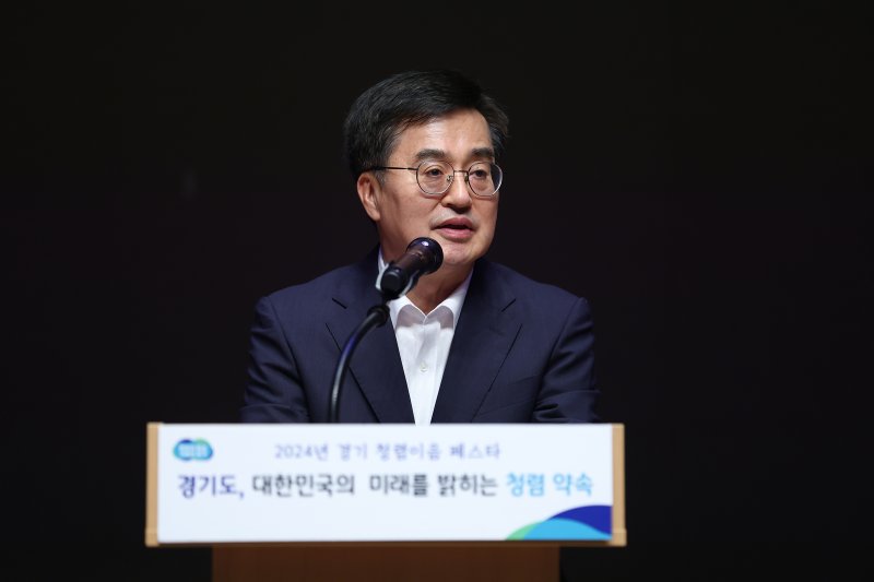 김동연 경기도지사가 26일 경기도청 1층 다산홀에서 열린 '경기 청렴이음 페스타'에서 발언하고 있다. 경기도 제공