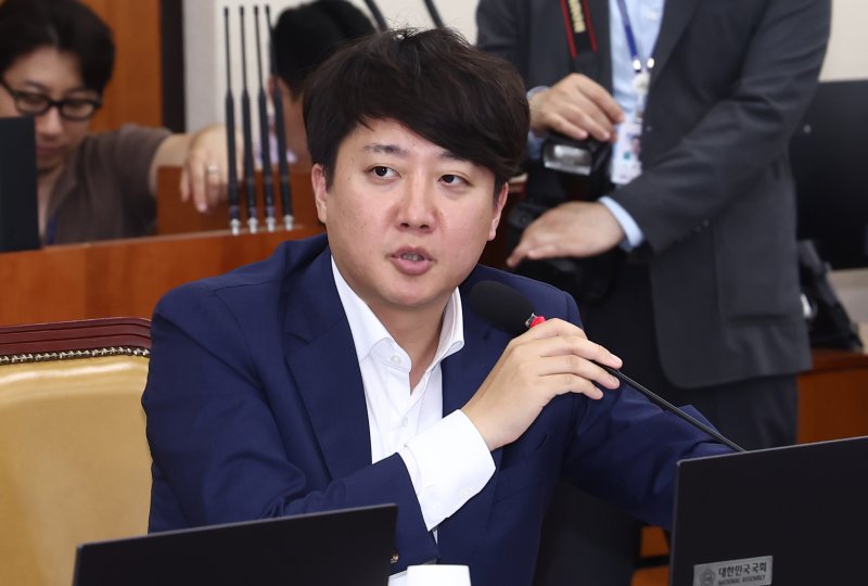 이준석 개혁신당 의원이 16일 서울 여의도 국회에서 열린 과학기술정보방송통신위원회 전체회의에서 발언하고 있다. 2024.7.16/뉴스1 ⓒ News1 김민지 기자