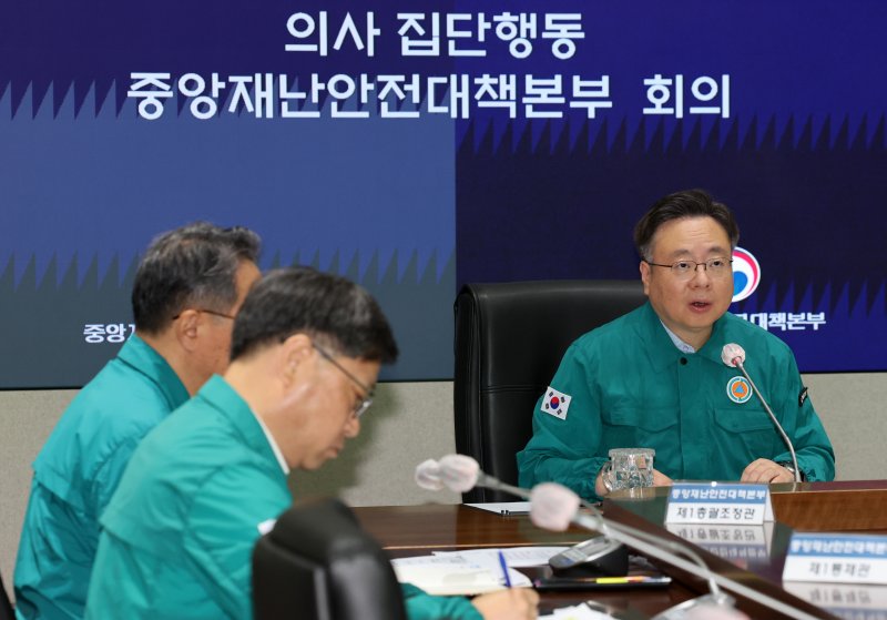 조규홍 보건복지부 장관이 28일 오전 서울 종로구 정부서울청사에서 열린 의사 집단행동 중앙재난안전대책본부 회의에서 발언하고 있다. 뉴시스