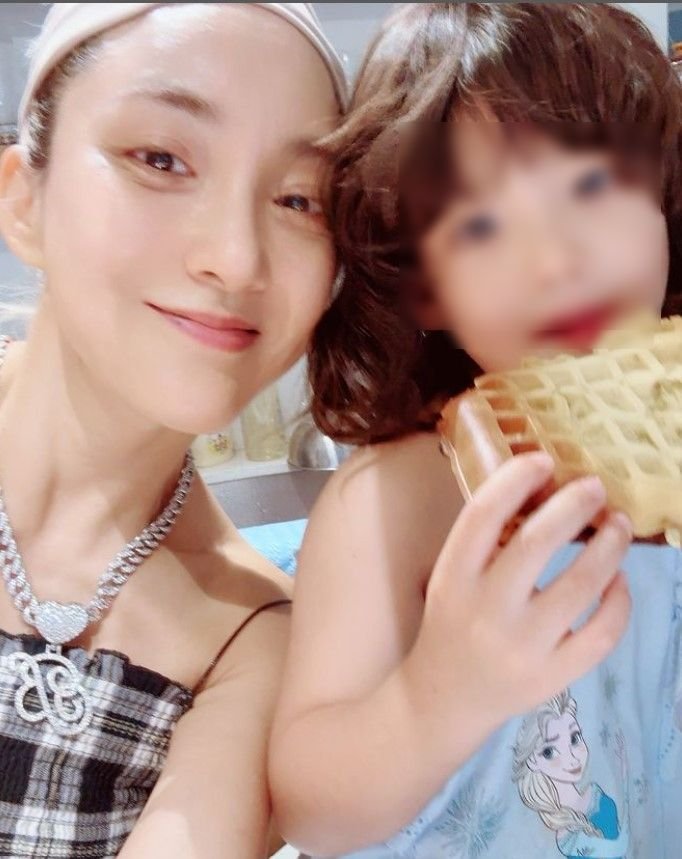 [서울=뉴시스] 그룹 'S.E.S.' 출신 가수 바다가 딸 김루아 양과의 일상을 공개했다. (사진=바다 인스타그램 캡처) 2024.08.28. photo@newsis.com *재판매 및 DB 금지