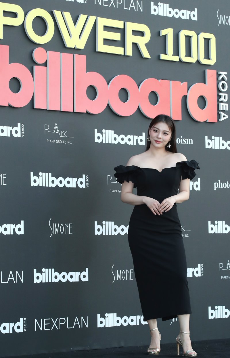 가수 에일리가 27일 서울 중구 신라호텔 영빈관에서 열린 ‘빌보드 케이 파워 100(Billboard K POWER 100)’ 행사에서 매혹적인 미소를 짓고 있다. ⓒ News1 권현진 기자