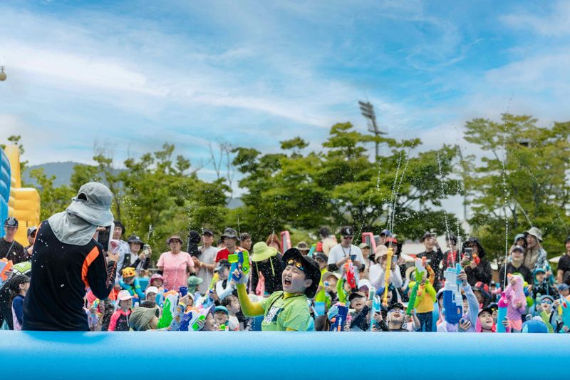 한국마사회 렛츠런파크 부산경남이 운영한 '블루밍 워터페스티벌' 물놀이장이 도심 속 피서지 역할을 톡톡히 해내며 2만 4000여명이 찾아 성황리에 운영을 마쳤다. 렛츠런파크 부산경남 제공