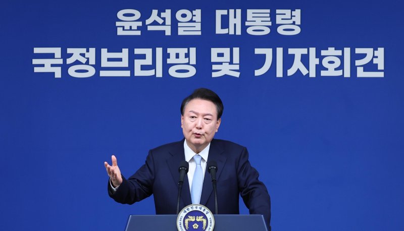 尹대통령 "노동시장 유연화하고 근로 여건도 향상시켜야"