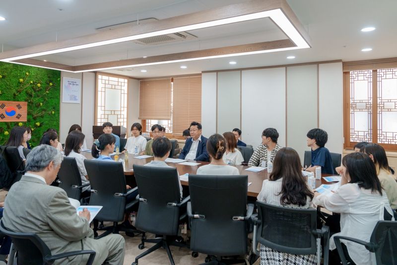 주형환 "韓‧日·亞 저출산·고령화 국제적 협력방안 모색"