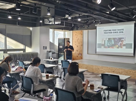 신한대학교 글로벌통상경영학과 이현 교수