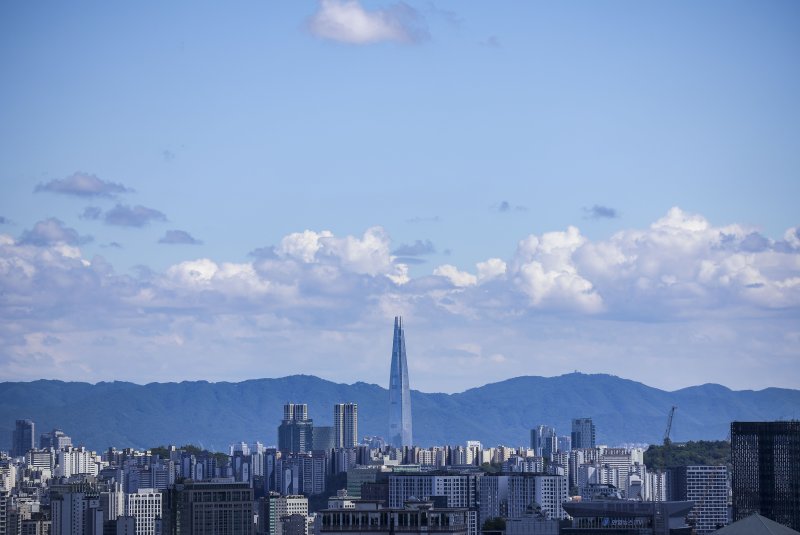 전국 대체로 맑음...낮 기온, 최고 35도