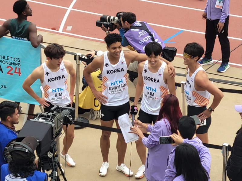 [서울=뉴시스] 한국 20세 이하 남자 계주 대표팀. (사진 = 대한육상연맹 제공) *재판매 및 DB 금지