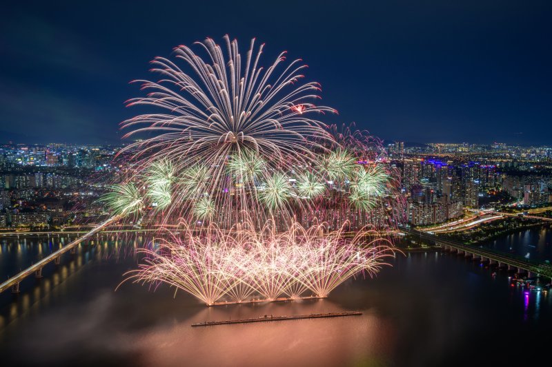 서울세계불꽃축제 2023에서 선보인 한화의 불꽃. 한화 제공