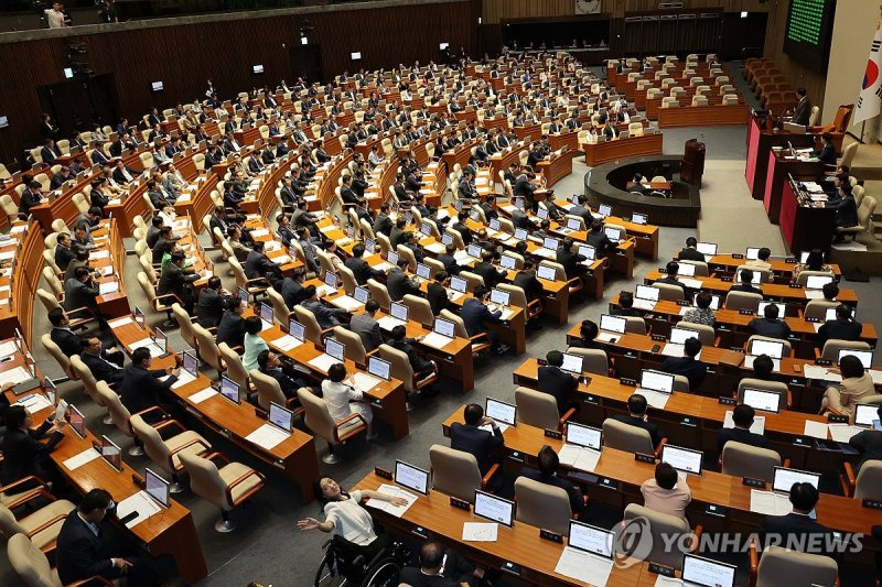 본회의 앞두고 전운 고조..'특검·지역화폐법'에 與野 대치