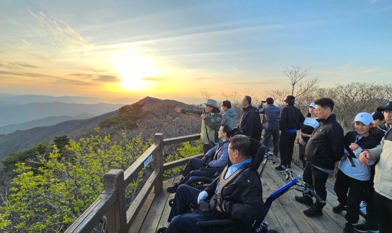 지난 4월 26일 국립공원공단 지리산국립공원전남사무소는 지리산 노고단에서 장애인 탐방 프로그램을 진행했다. ⓒ News1 이승현 기자 /사진=뉴스1