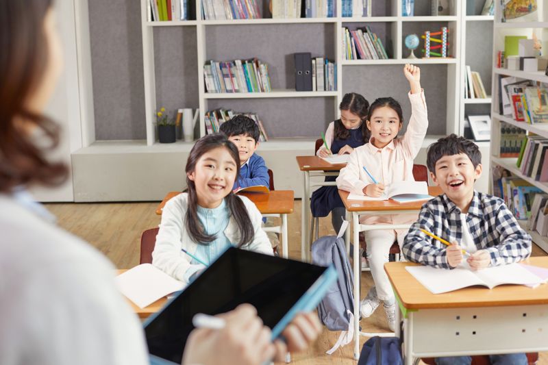 학생 10만명 사라졌는데, 학교는 늘었다?..낡아빠진 교육정책 [인구절벽, 희망은 없나④]