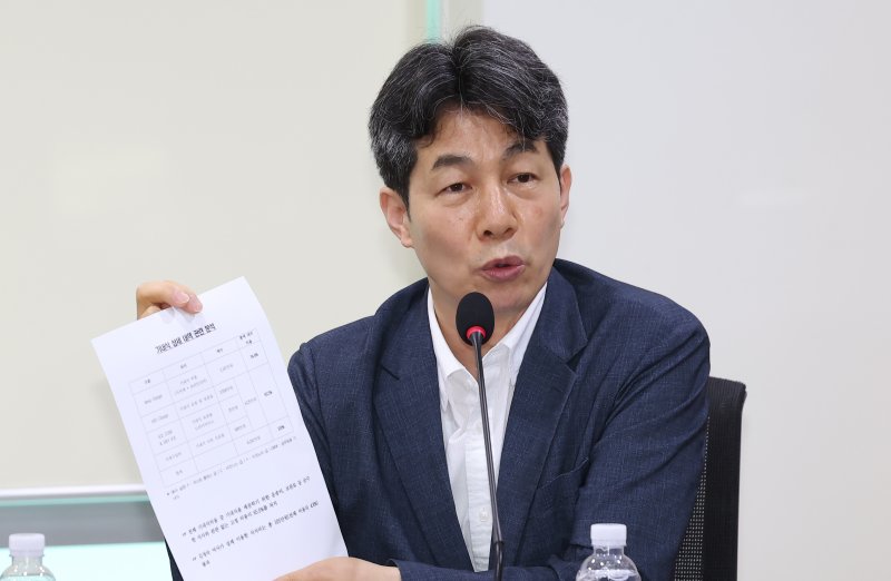 윤건영 더불어민주당 의원. 뉴스1 ⓒ News1 김민지 기자 /사진=뉴스1