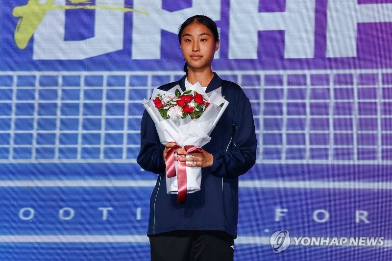 최유림, 1라운드 2순위로 GS칼텍스에 지명 최유림, 1라운드 2순위로 GS칼텍스에 지명 (서울=연합뉴스) 서대연 기자 = 3일 오후 서울 강서구 메이필드 호텔에서 열린 2024-2025 KOVO 여자 신인선수 드래프트에서 1라운드 2순위로 GS칼텍스에 지명을 받은 최유림이 기념촬영을 하고 있다. 2024.9.3 dwise@yna.co.kr (끝)