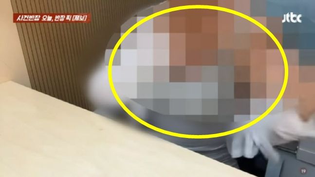 "갑자기 옷을 왜 벗냐"…女 BJ 도서관서 '음란방송' 충격