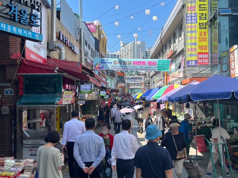 4일 오전 서울 동작구 남성사계시장 입구. /사진= 주원규 기자