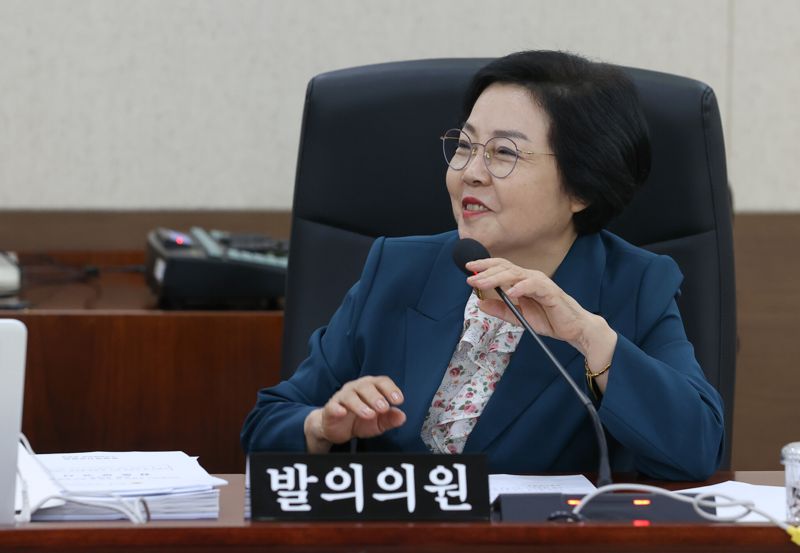 이선옥 시의원이 4일 인천시의회 문화복지위원회에서 ‘인천시 관광진흥 조례 일부개정조례안’에 대해 설명하고 있다. 인천시의회 제공.