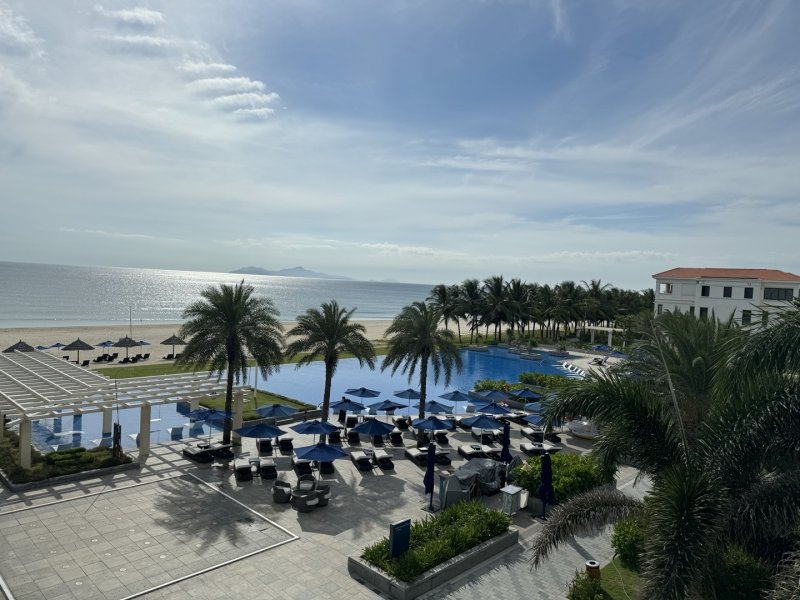 쉐라톤 그랜드 다낭 객실에서 바라본 논누억 해변과 인피니티 풀의 모습. ⓒ 뉴스1 김형준 기자