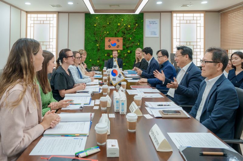 주형환 저출산고령사회위원회 부위원장이 5일 덴마크 의원단을 만났다. /사진=파이낸셜뉴스 사진DB