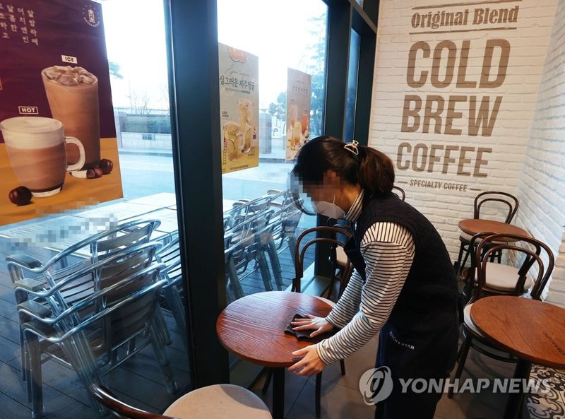 "못 쉬고 일해요" 자영업자 4명 중 3명 '추석 연휴에도 문 연다'