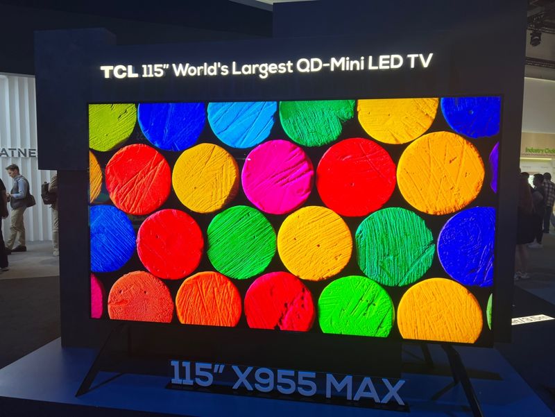 유럽 최대 가전 전시회 IFA 2024에 참가한 중국 TV 제조사 TCL의 세계 최대 QD-미니 LED 제품인 115인치 X955 MAX. 사진=김준석 기자