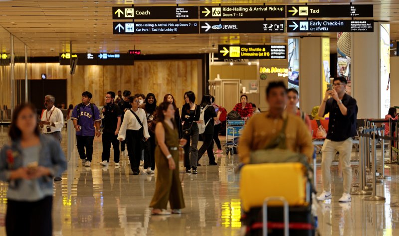 싱가포르 창이공항 터미널. 제주도와 제주관광공사는 오는 24일부터 10월21일까지 창이공항 제1터미널 출·도착장 대합실 광고매체 36면을 활용해 '당신의 다음 목적지는 제주'라는 메시지로 환승객을 공략한다. /사진=뉴스1