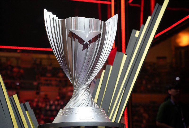 2024 LCK 서머 우승 트로피 2024 LCK 서머 우승 트로피 (경주=연합뉴스) 김주환 기자 = 2024 LCK 서머 결승전이 열린 8일 오후 경주 경주실내체육관 중앙 무대에 우승 트로피가 놓여 있다. 2024.9.8 jujuk@yna.co.kr (끝)