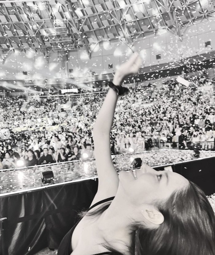 박민영, 성시경 콘서트서 민소매로 볼륨감 과시…'찐팬' 인증