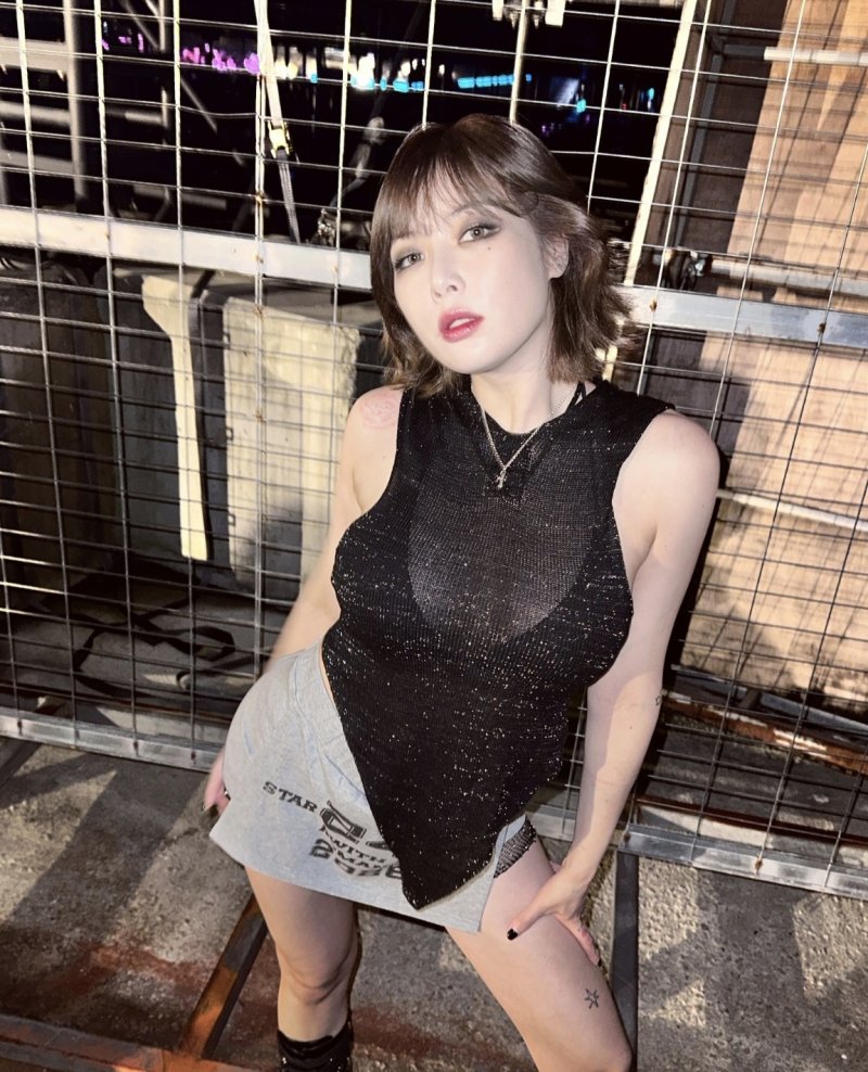 현아, 시스루룩 파격 노출…아찔한 섹시미