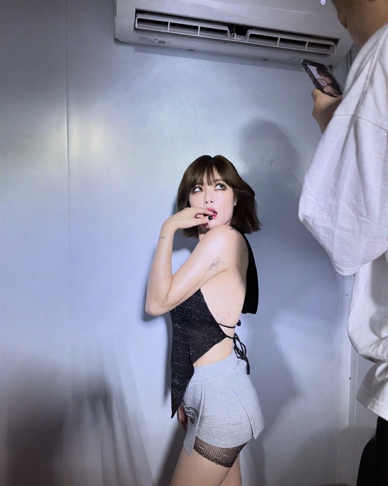 현아, 시스루룩 파격 노출…아찔한 섹시미