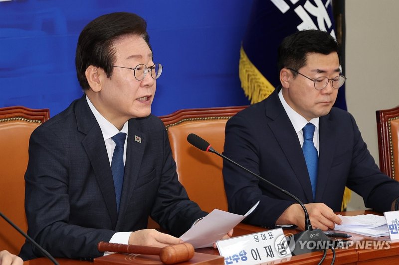 최고위 주재하는 이재명 대표 최고위 주재하는 이재명 대표 (서울=연합뉴스) 김주성 기자 = 더불어민주당 이재명 대표가 9일 오전 서울 여의도 국회에서 열린 최고위원회의에서 발언하고 있다. 2024.9.9 utzza@yna.co.kr (끝)