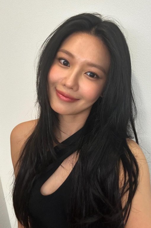 최수영, 긴 생머리에 은근한 노출…청순·섹시 매력 [N샷]