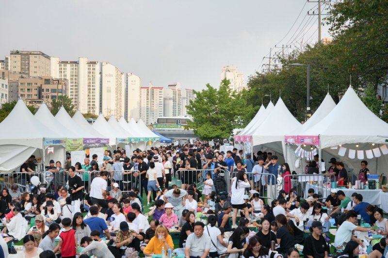 [서울=뉴시스]강북 백맥축제. 2024.09.09. (사진=강북구 제공) *재판매 및 DB 금지