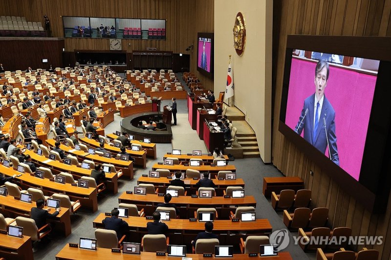비교섭단체 대표 연설하는 조국 대표 비교섭단체 대표 연설하는 조국 대표 (서울=연합뉴스) 김주성 기자 = 조국혁신당 조국 대표가 9일 오후 국회에서 열린 본회의에서 비교섭단체 대표 연설을 하고 있다. 2024.9.9 utzza@yna.co.kr (끝)