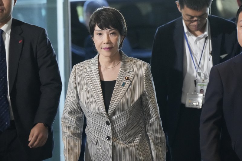 [도쿄=AP/뉴시스]일본 보수파의 스타로 알려진 극우 성향 다카이치 사나에(高市早苗·63) 경제안보상이 9일 집권 자민당 총재 선거 출마를 표명했다. 사진은 다카이치 경제안보상이 지난해 9월 13일 도쿄 총리 관저에 도착한 모습. 2024.09.09.