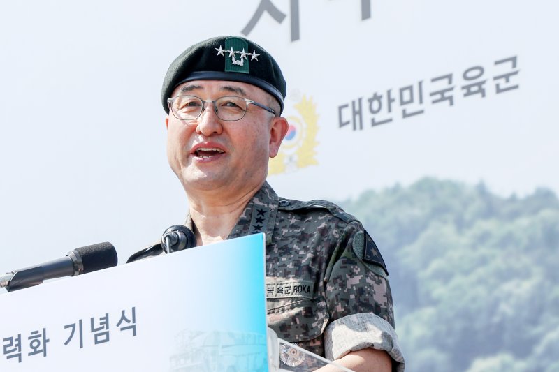 박안수 육군 참모총장이 지난 6월 12일 경기도 남양주 화도읍 육군 7공병여단 훈련장에서 열린 자주도하장비 전력화 기념식에서 발언하고 있다. 사진=뉴스1