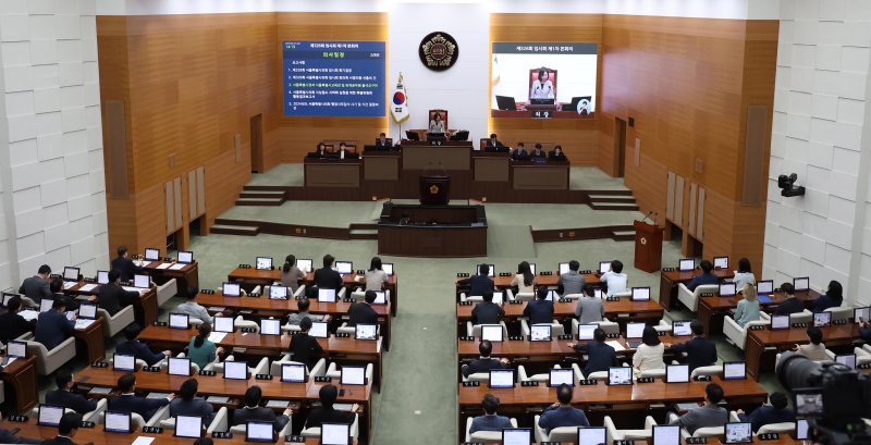 [서울=뉴시스] 추상철 기자 = 27일 오후 서울 중구 서울시의회 본회의장에서 '제326회 서울시의회 임시회' 1차 본회의가 열리고 있다. 2024.08.27. scchoo@newsis.com