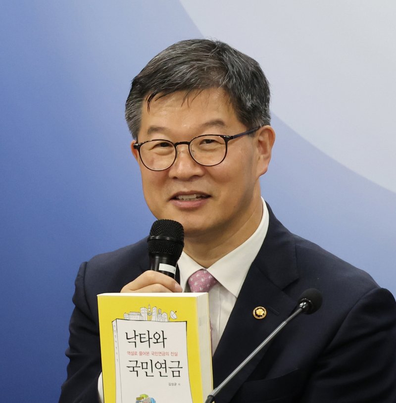 국민연금 자동조정 논란에 입 연 정부 "내가 더 받으면 아들·손자가 더 내야" [연금 세금부담 완화]