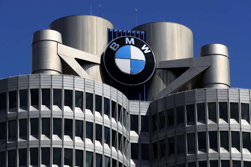 BMW 이익 전망 낮춰..주가도 대폭 하락