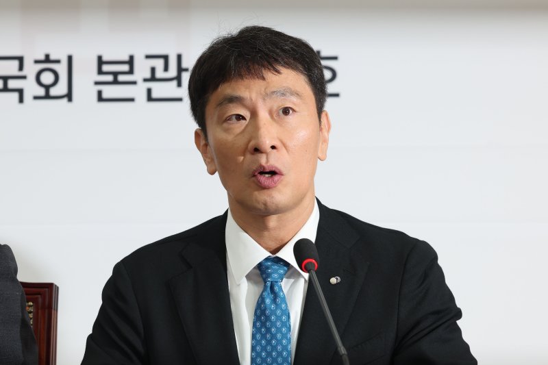 이복현 금융감독원장이 지난 11일 오전 서울 여의도 국회에서 열린 금융 취약계층 보호 및 불법 사금융 근절 대책 당정협의회에서 발언하고 있다. / 사진=뉴시스