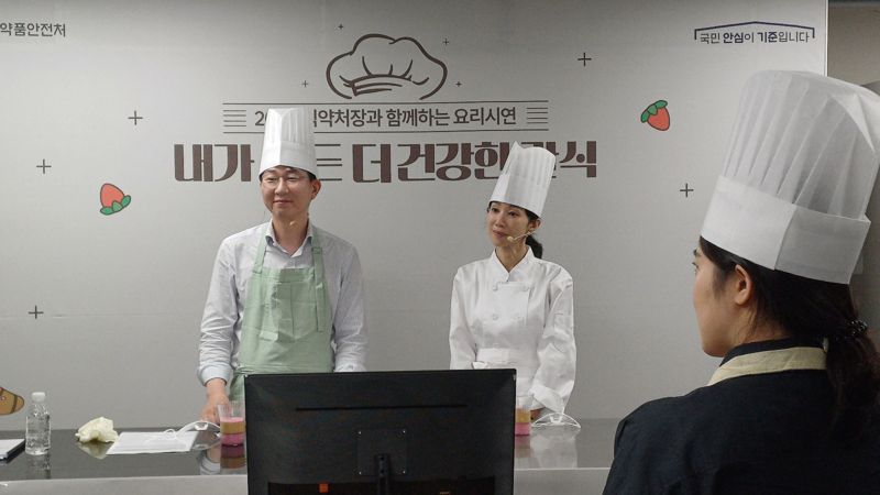 식약처 국장이 앞치마 두른 사연은..'나트륨,당 NO' 요리대회 현장[르포]