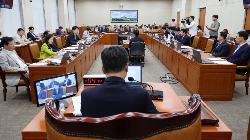 12일 오후 서울 여의도 국회에서 열린 환경노동위원회 전체회의에서 안호영 위원장이 회의를 주재하고 있다. 2024.09.12. 사진=뉴시스화상