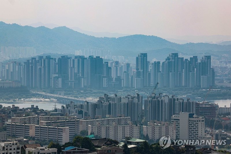 남산에서 바라본 서울 서초구 일대 아파트. 연합뉴스