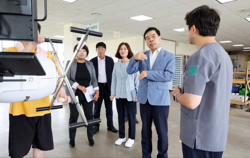 근로복지공단, 추석 맞아 산재환자 위문·의료시설 점검