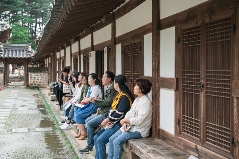 강릉문화재단이 지난해 진행한 숙박문화탐사대 활동 모습. 강릉문화재단 제공