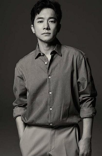 배우 김영민 문화재청 궁능유적본부 홍보대사에 배우 김영민 (서울=연합뉴스) 문화재청은 조선 궁궐과 왕릉, 종묘 등을 소개하고 널리 알릴 궁능유적본부 홍보대사로 배우 김영민을 위촉한다고 25일 밝혔다. 사진은 배우 김영민. 2024.1.25 [문화재청 제공. 재판매 및 DB 금지] photo@yna.co.kr (끝)