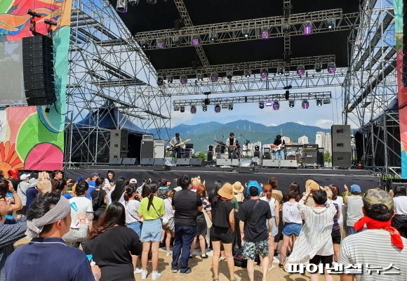 ‘찐 최종 라인업’ 공개한 부산록페, 밴드 붐 몰고 올까