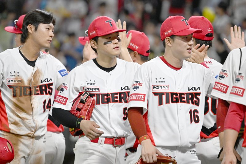 매직넘버 '1'…프로야구 KIA 오늘 우승 축포 쏜다