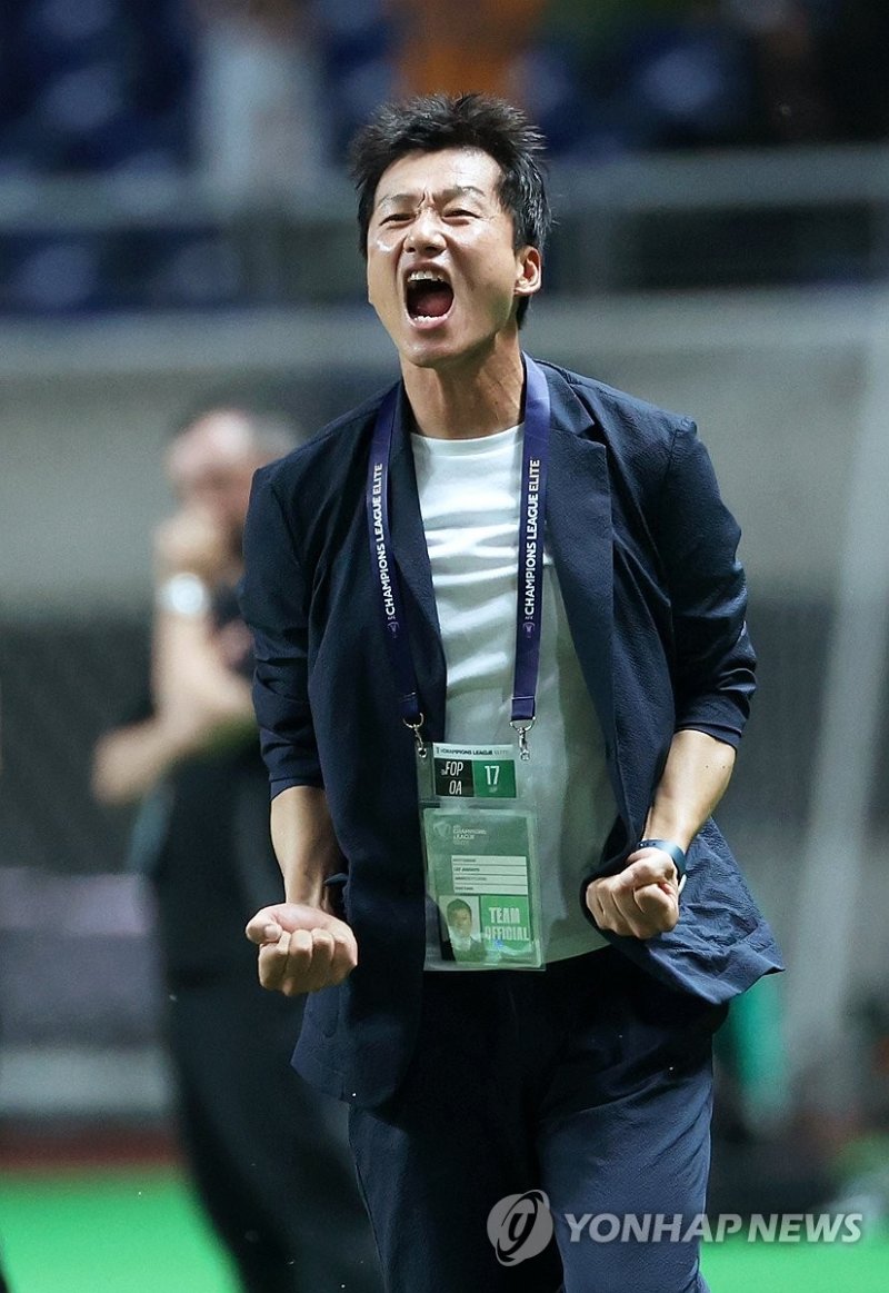 포효하는 이정효 감독 포효하는 이정효 감독 (광주=연합뉴스) 조남수 기자 = 17일 광주월드컵경기장에서 열린 아시아챔피언스리그(ACL) 엘리트(ACLE) 스테이지 1차전 광주FC와 요코하마 마리노스의 경기. 광주FC 이정효 감독이 골이 터지자 기뻐하고 있다. 2024.9.17 iso64@yna.co.kr (끝)