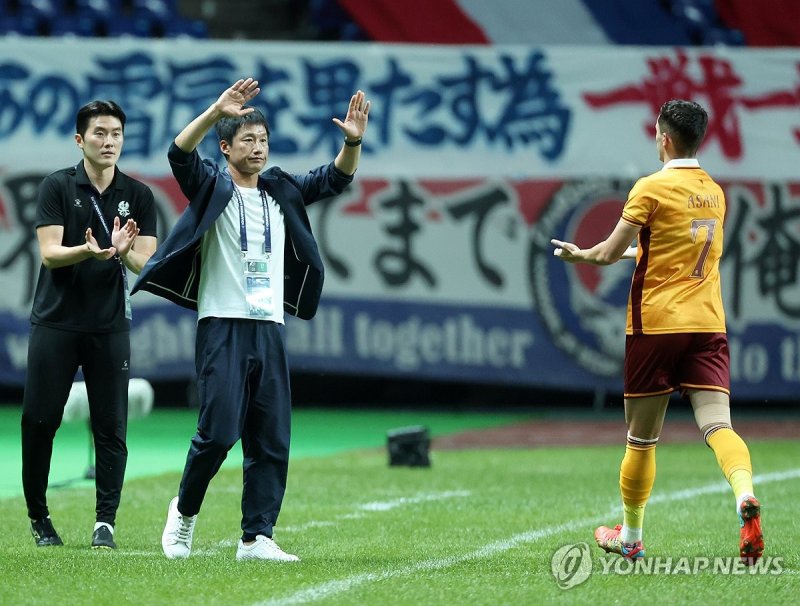 이정효 감독과 기뻐하는 아사니 이정효 감독과 기뻐하는 아사니 (광주=연합뉴스) 조남수 기자 = 17일 광주월드컵경기장에서 열린 아시아챔피언스리그(ACL) 엘리트(ACLE) 스테이지 1차전 광주FC와 요코하마 마리노스의 경기. 광주FC 아사니가 골을 넣고 이정효 감독과 기뻐하고 있다. 2024.9.17 iso64@yna.co.kr (끝)